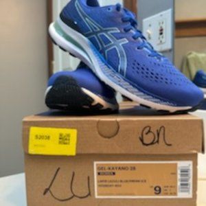 Women's Asics GEL-KAYANO 28 Brand New Size 9 Medium